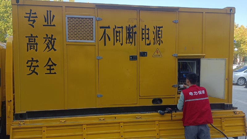 龙潭柴油发电机组和UPS电源配合使用时，如何避免切换过程中的电力中断？